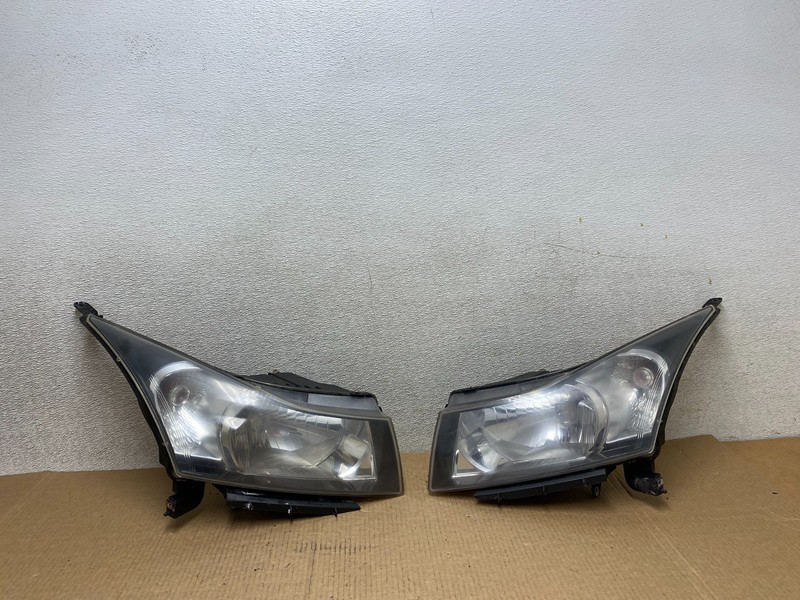 2011 to 2015 Chevrolet Cruze Halogen Left+Right Set Headlights W3819 DW