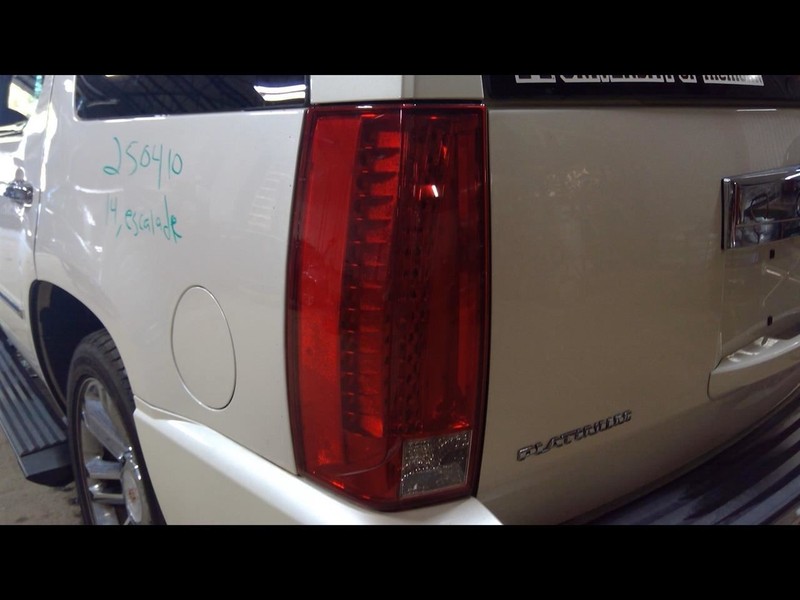 Driver Left Tail Light Quarter Mounted Fits 07-14 ESCALADE 1676329