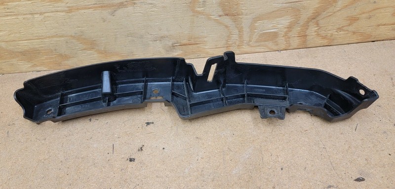 2021 2022 2023 Chevrolet Suburban Tahoe Rear Bumper Right RH Bracket Cover OEM *