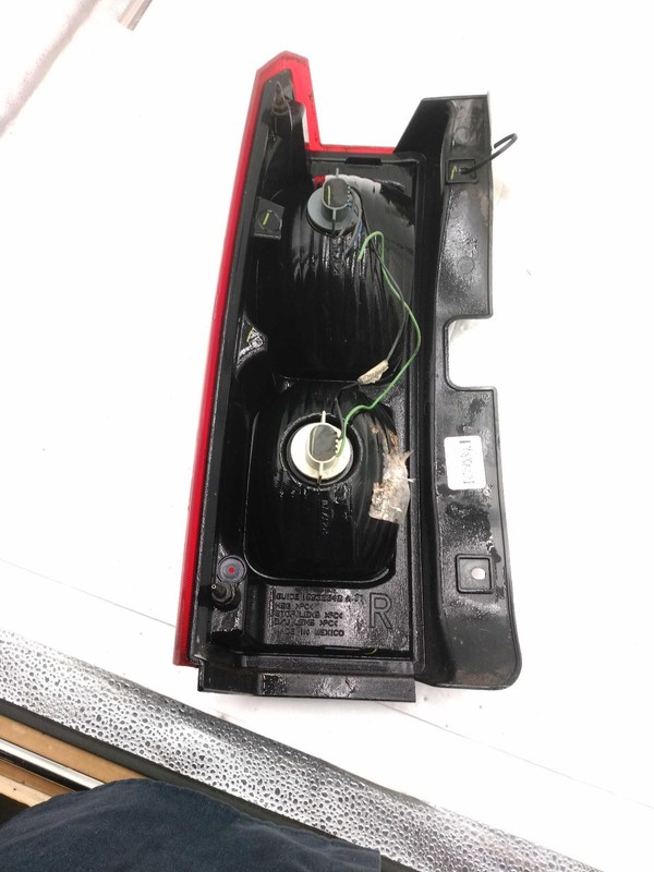 2007 Hummer H3 Right Tail Light Assembly Grey OEM Used 214659 215K Miles
