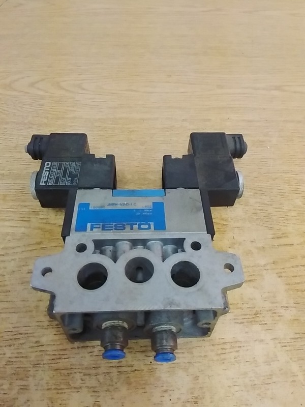 Festo JMFH-5/2-D-1C Pneumatic Solenoid Valve W/ 2 Solenoid Coils & Manifold