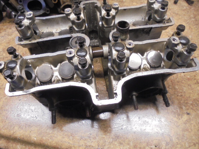 1985 Yamaha Venture XVZ 1200 XVZ1200 Engine Cylinder Head Valve Brackets Rear 84
