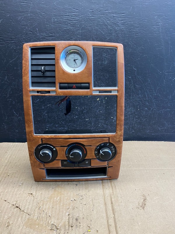 2006 - 2010 Chrysler 300 Dash Climate Temperature Control Radio Bezel AE1955 DG