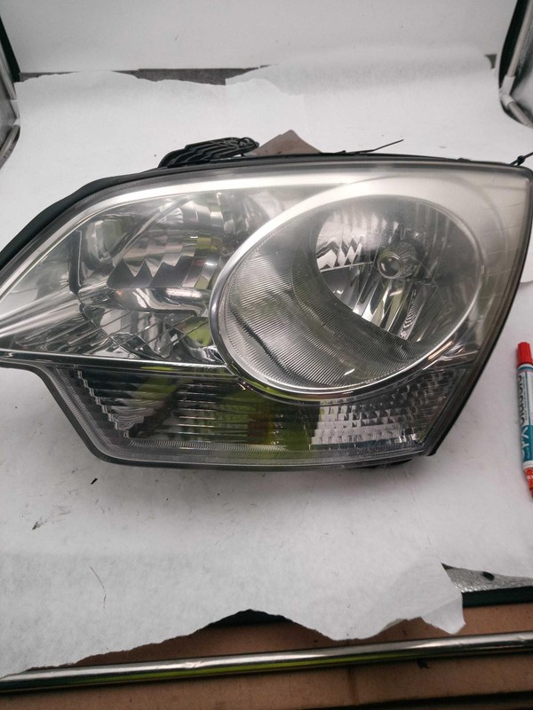 2008 Saturn VUE Left Headlight Assembly Red 496628, 130K Miles, Used