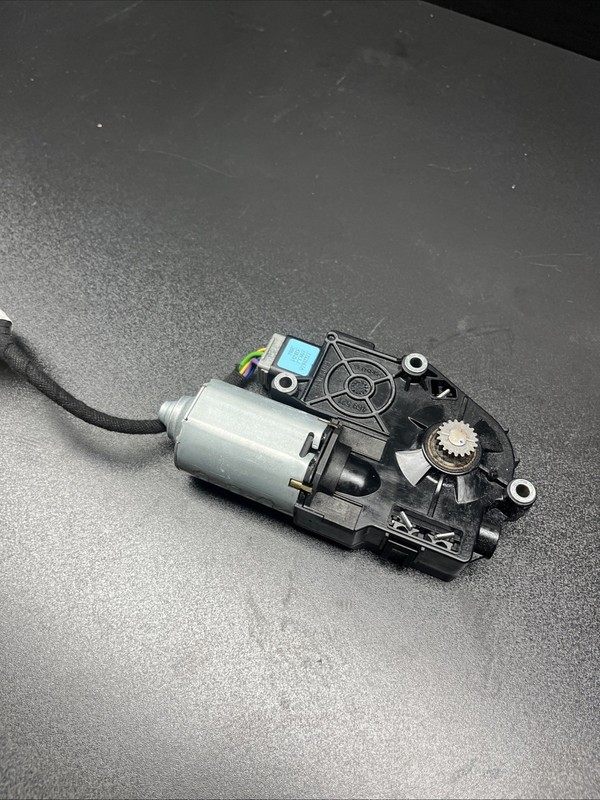 08-14 Mercedes W212 E350 E63 AMG E550 E300 Sunroof Sun Roof Motor 2048201442