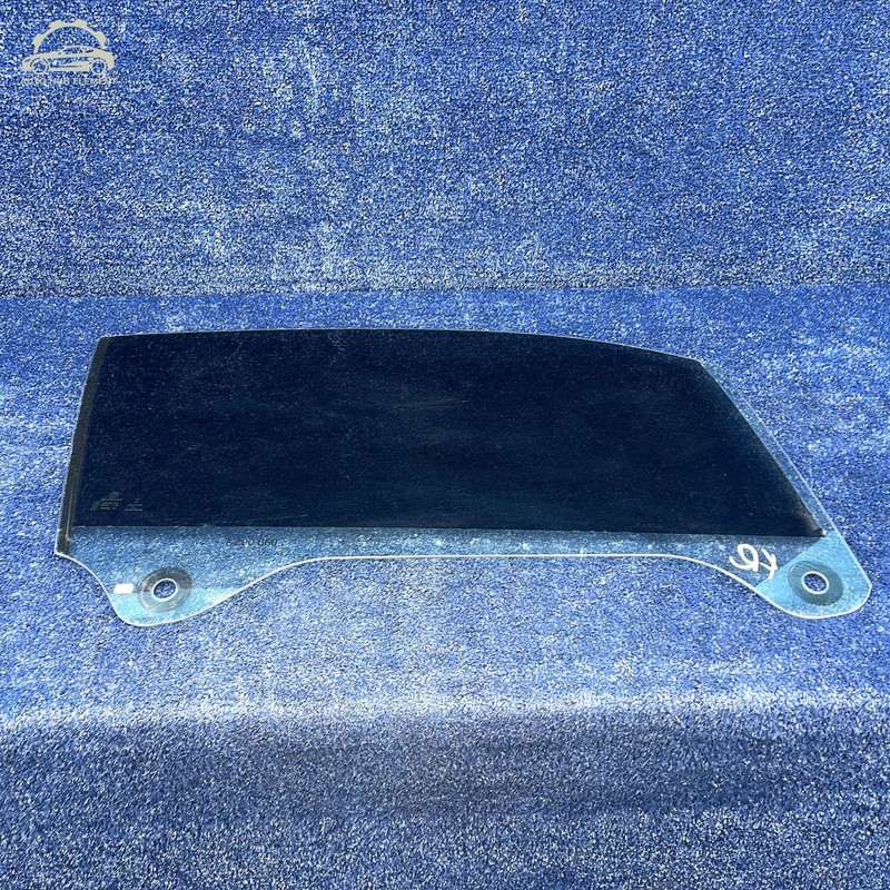 2014-2017 BMW i3 Front Right Passenger Side Door Window Glass OEM 7290860