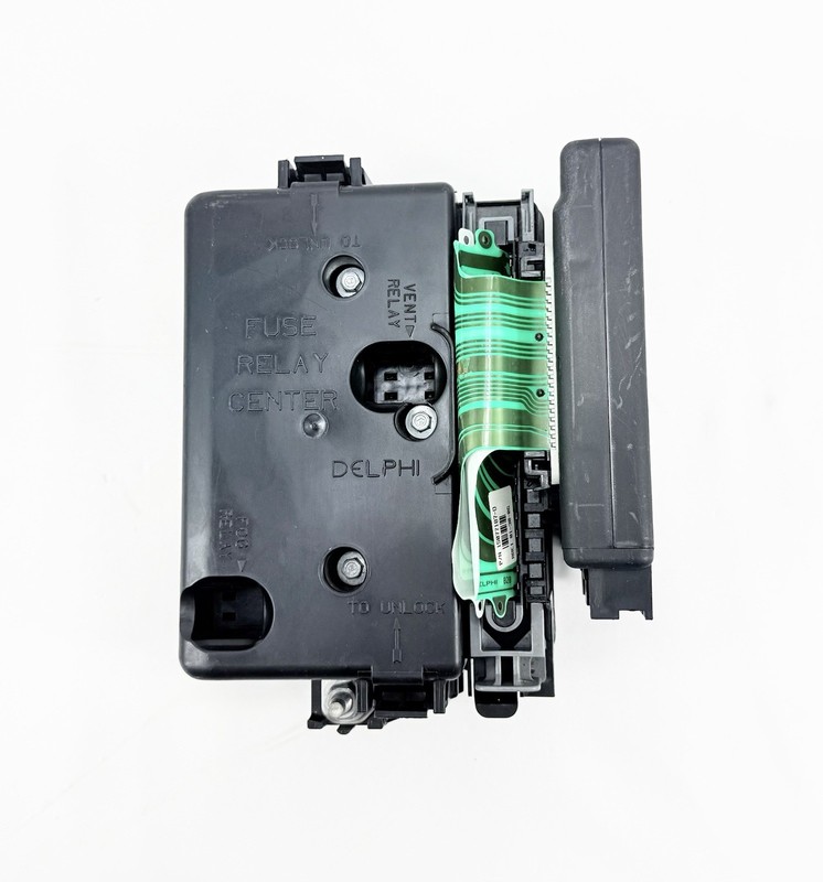 2006 06 Trailblazer Envoy Rainier Rear Fuse Relay Box BCM BCU # 15194396-3 OEM
