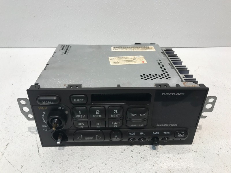 95-02 Chevy Delco AM/FM Radio Cassette Player OEM 15757172