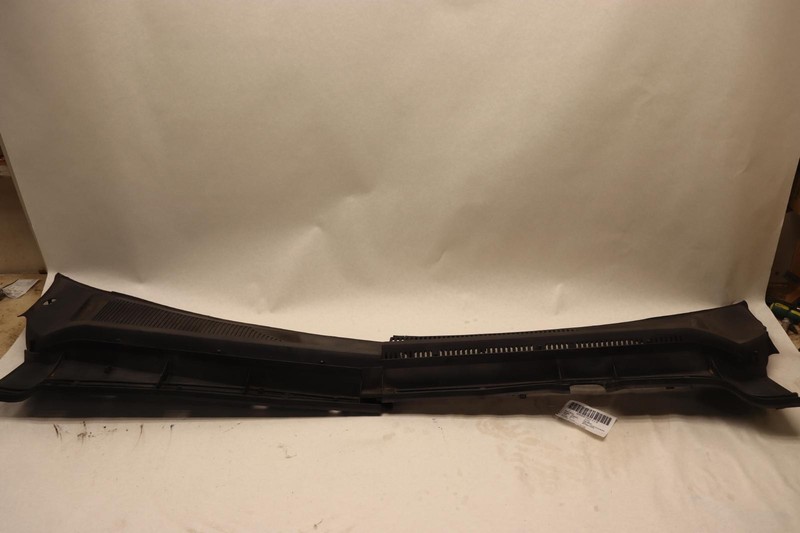 2011-2016 FORD F250 SD FRONT WINDSHIELD WIPER COWL GRILLE VENT COVER PANEL OEM