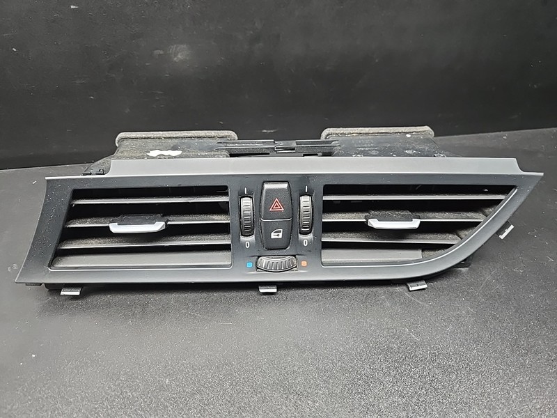 2009-2016 E89 BMW Z4 Center Dash Air Vent Vents Trim Bezel OEM