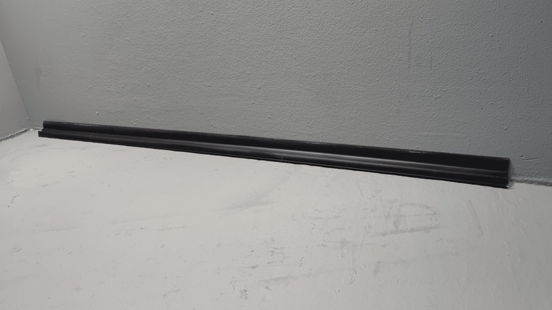 2021-25 Nissan Rogue Passenger Side Door Lower Body Rocker Weatherstrip Seal OEM