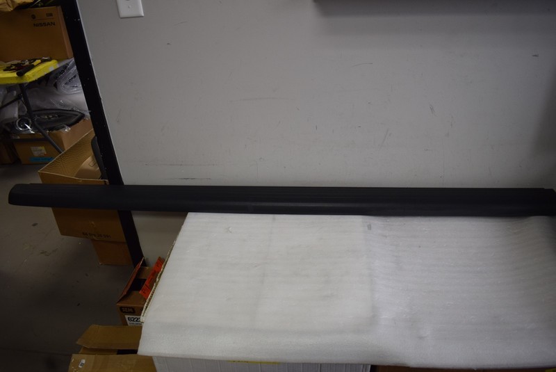 2003-2004 NISSAN FROINTIER BED RAIL CAP RIGHT SIDE FACTORY OEM