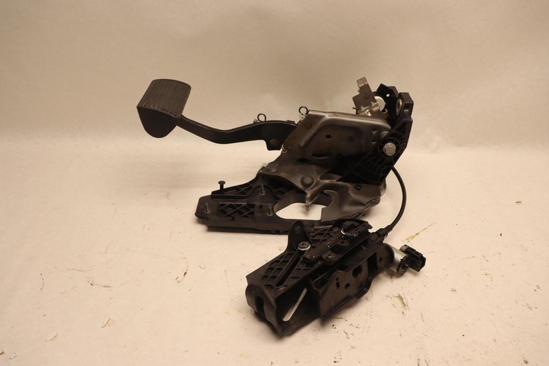 2015-2019 GMC SIERRA 2500 HD PARK PARKING BRAKE STOP PEDAL W/ ADJUST OEM