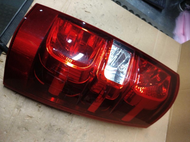 2009 Chevrolet Tahoe Right Tail Light Assembly White Used SCRATCHES 226K Mile