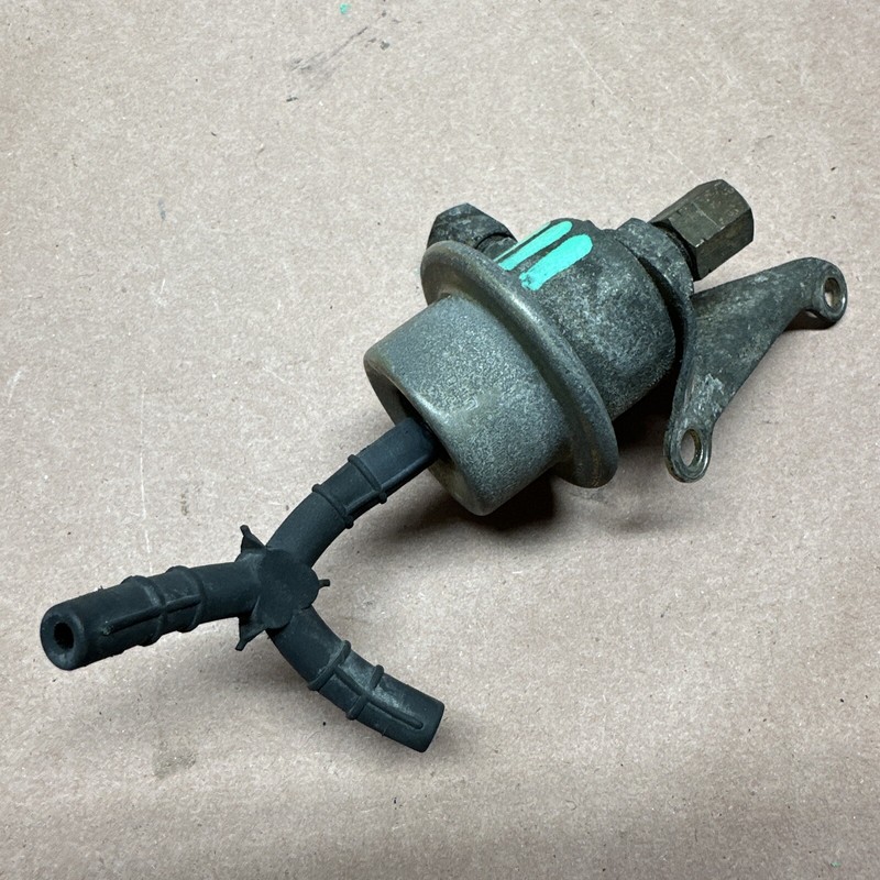 0280161012 | MERCEDES R107 380SEL 380SE 380SLC 500SL FUEL PRESSURE REGULATOR OE
