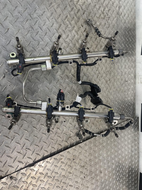12-14 Hyundai Equus Genesis 5.0 V8 right left fuel rail injector set 35340-3f90