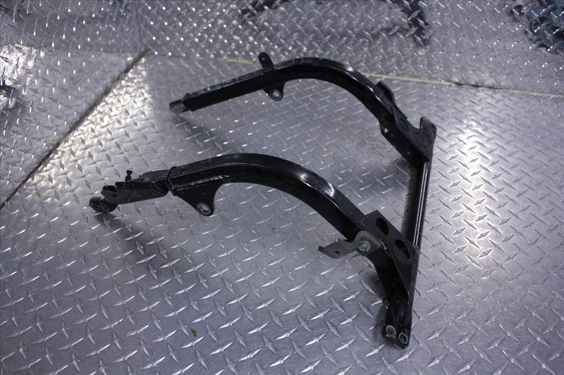 2004 SUZUKI GSX 600 F KATANA FRAME SUPPORT UNDERCARRIAGE CRADLE RAIL GSX600 04