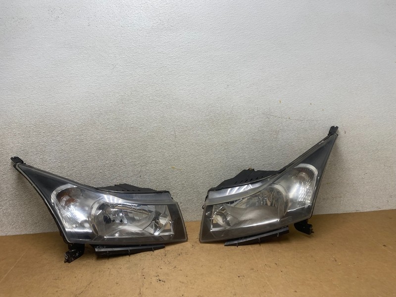 2011 to 2015 Chevrolet Cruze Halogen Left+Right Set Headlights X5607 DW