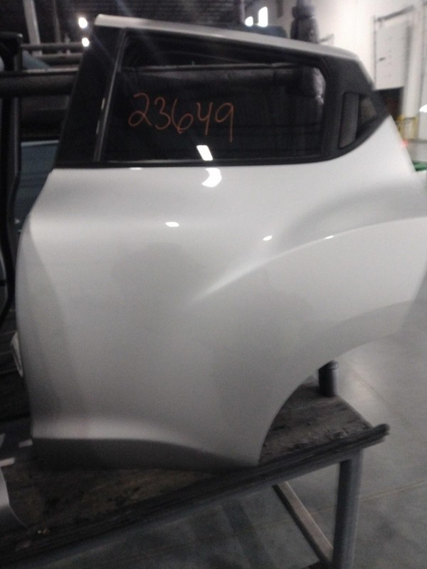 2015 Nissan JUKE Left Rear Door Silver OEM 449895 105k Miles