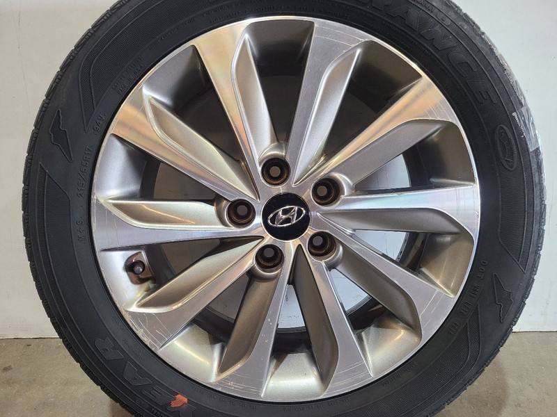 Wheel 17x7 Exposed Lug Nuts 10 Spoke Alloy Directional Fits 15-17 SONATA 582807
