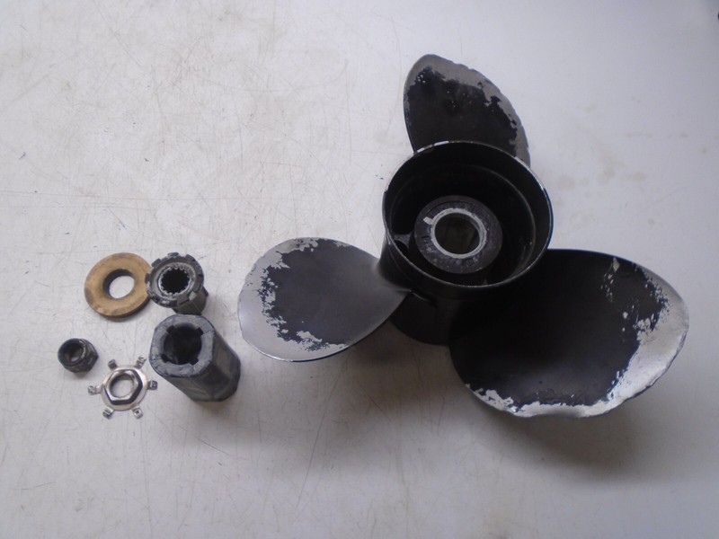 K2 Mercury Black Max 14 1/2 X 19 RH Propeller w/ Hub Kit 48-832830A45