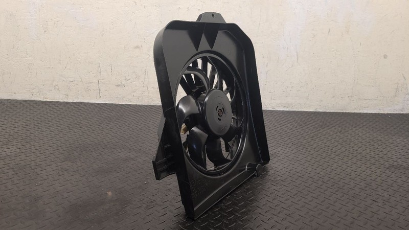 01-05 Dodge Caravan Right Passenger Cooling Radiator Fan Assembly OEM 04809170AC