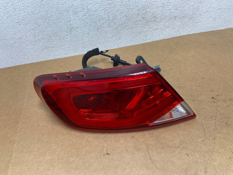 2015 2016 2017 Chrysler 200 Sedan Left Driver LH Side Tail Light Oem AE2977 LK