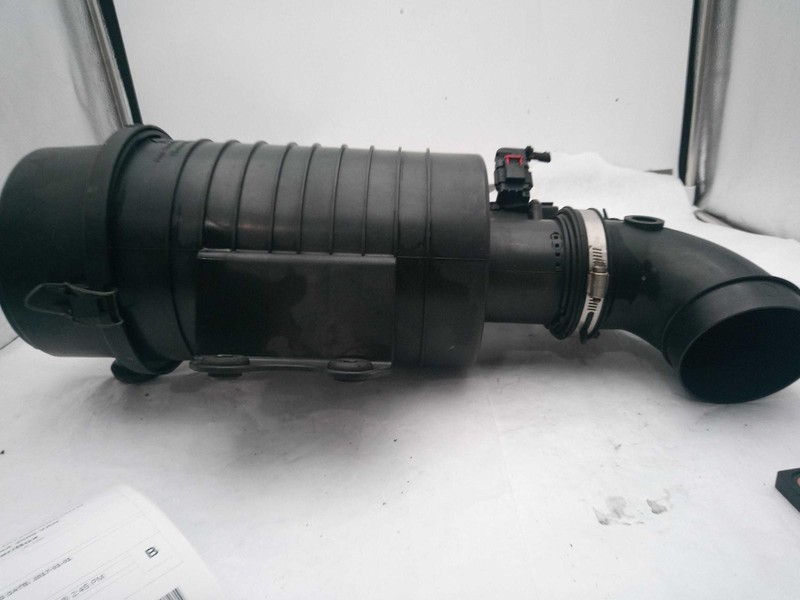 Used Air Cleaner Assembly fits: 2017 Gmc Savana 3500 van 6.0 Grade B