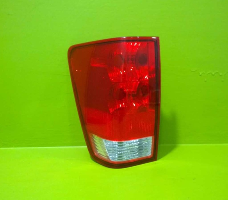 04-15 TITAN DRIVER LEFT TAILLIGHT LAMP W/UTILITY BOX OEM 3939-42