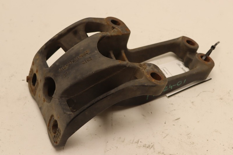 2018-24 FREIGHTLINER CASCADIA FRONT CAB MOUNT BRACKET SUPPORT R18-67961-000 OEM