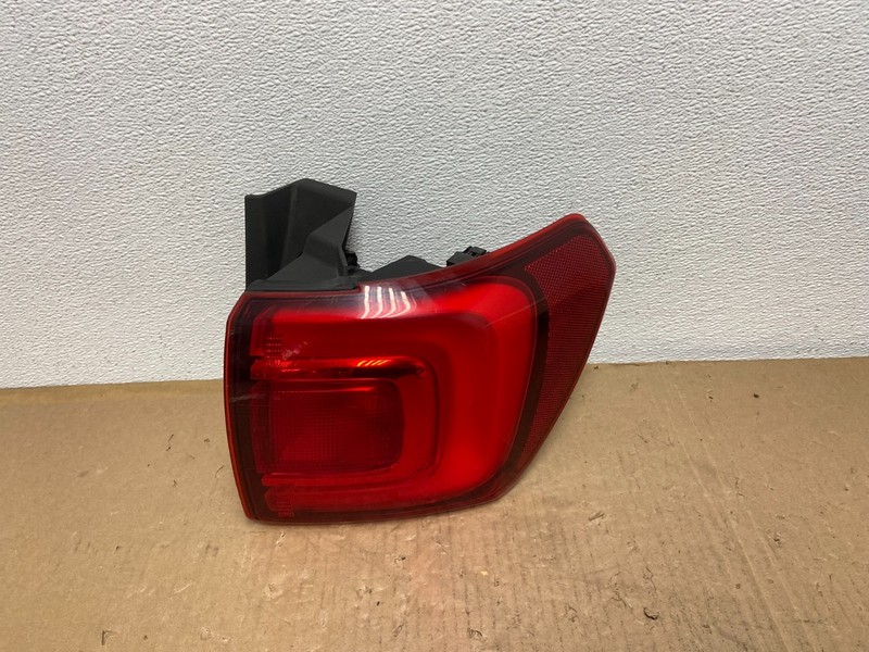 2017 to 2019 GMC Acadia Right Passenger RH Side Tail Light AB6621 DW