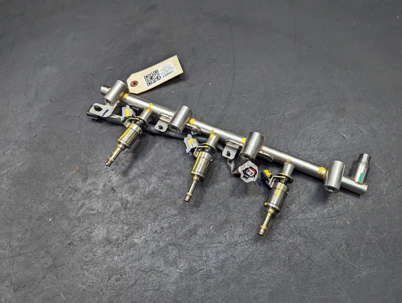 Right Fuel Injection Rail 3.0L 2019 Infiniti Q50 17521-5CA0A 2016 2017 - 2022