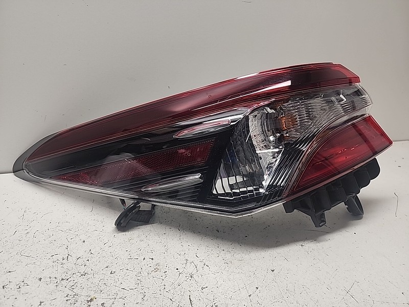 2018 - 2013 Toyota Camry Left Taillight LED Halogen OEM LH SDN Outer Side QTR