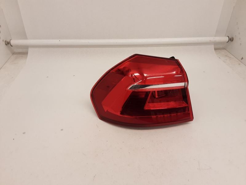 Driver Tail Light Sedan Incandescent Thru 07/04/16 Fits 16 PASSAT 2732780