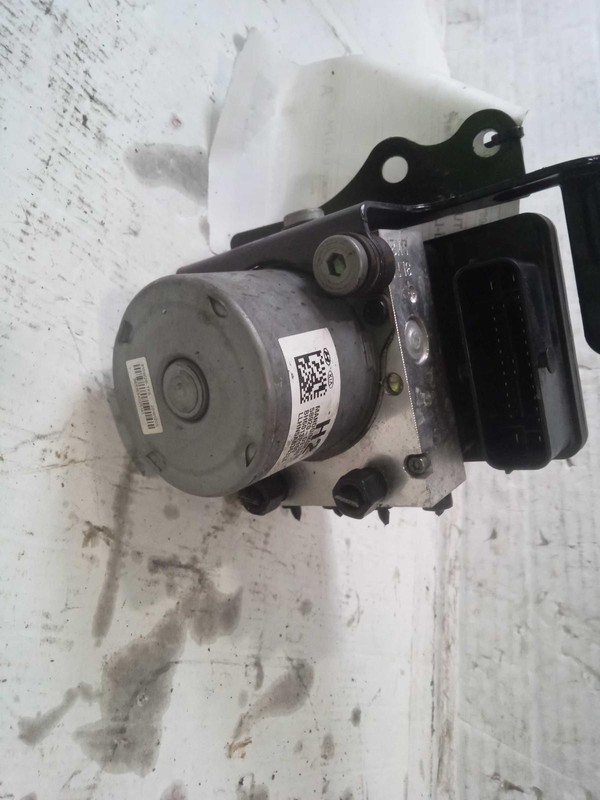 Used ABS Pump and Motor Assembly fits: 2017 Hyundai Tucson Actuator and Pump Ass