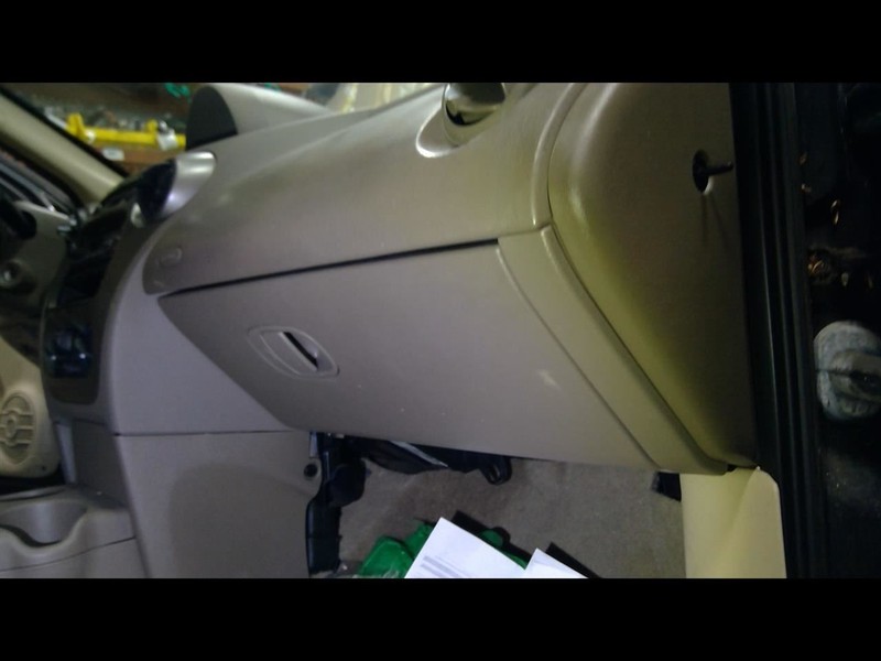 ION 2004 Glove Box 1622231