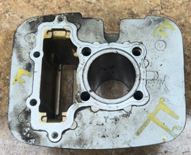 2009 Yamaha XV250 V Star Engine Motor Front Piston Cylinder Block Jug XV 250
