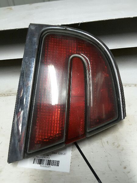 97 98 PARK AVENUE L. TAIL LIGHT ULTRA QUARTER PANEL MOUNTED SILVER BACKGROUND