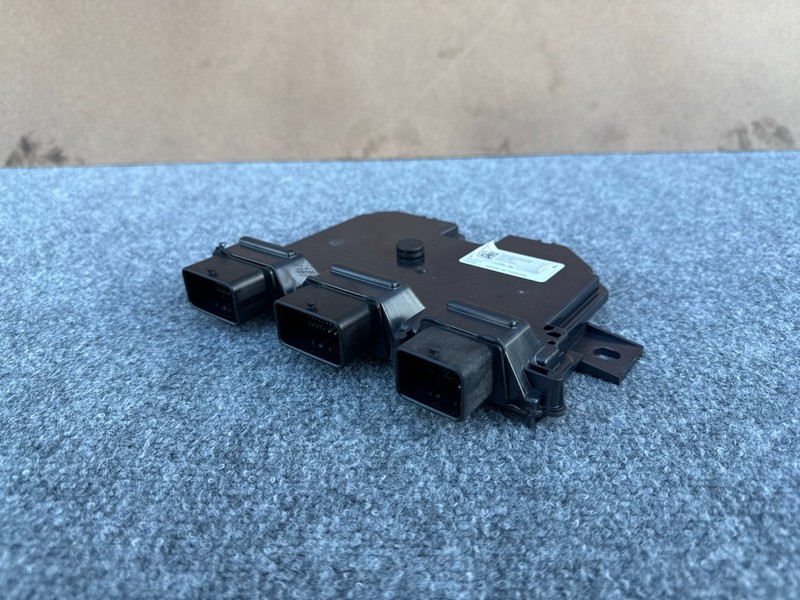 RIVIAN R1S R1T 22-24 OEM REAR ZONE CONTROLLER CONTROL MODULE UNIT PT00524205-B