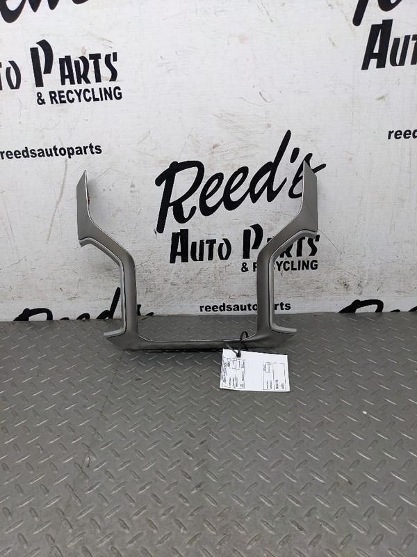 2019-2023 GMC SIERRA 1500 / 2500 / 3500 CENTER DASH BEZEL OEM1193624