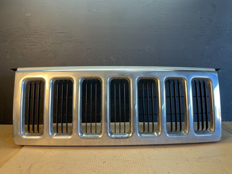 2006 to 2010 Jeep Commander Front Upper Grill Grille OEM ab7870 DG
