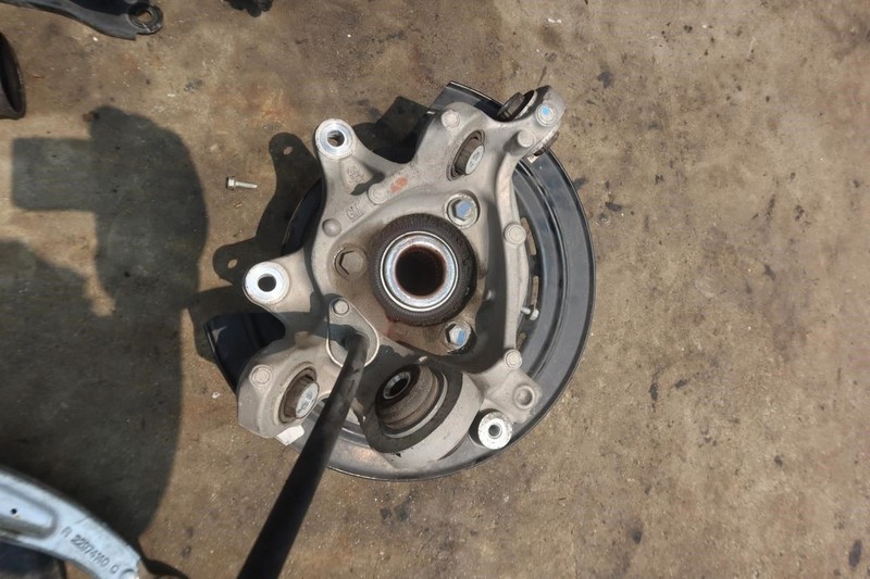 2017-2024 Chevy Camaro ZL1 OEM Rear Right Passenger Knuckle Hub 84755518