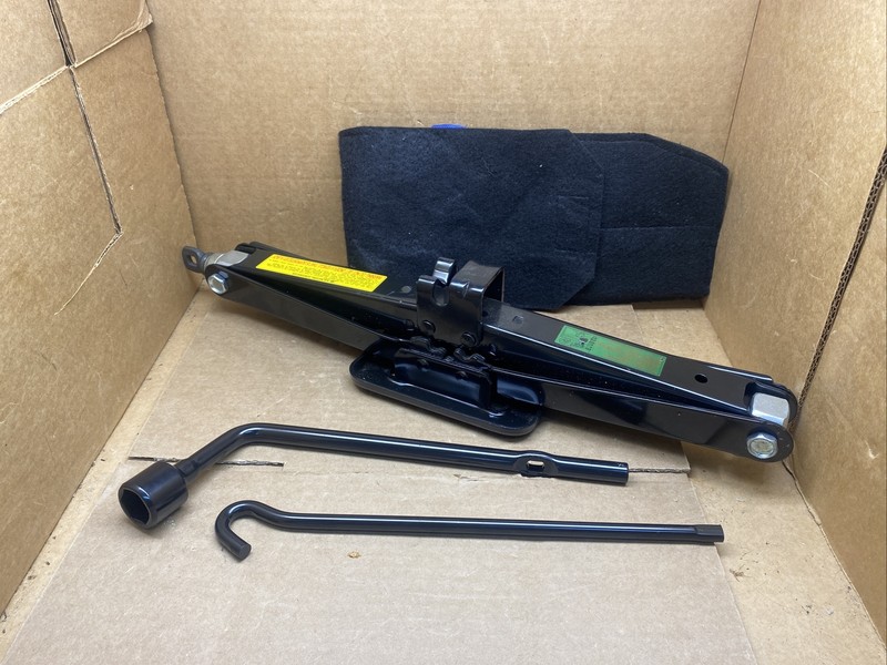 2011-2015 Kia Sorento Emergency Spare Tire Scissor Jack Tools Set Kit Lug Wrench