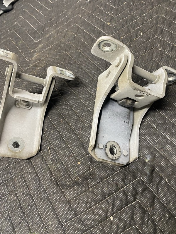 2014 E250 Right Front Door Hinges