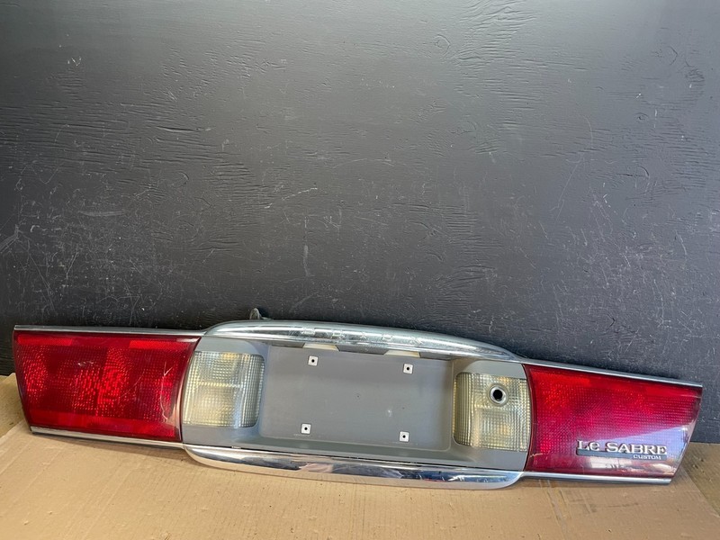 2000 to 2005 Buick Lesabre Trunk Rear Center Tail Light Panel AD8479 DG