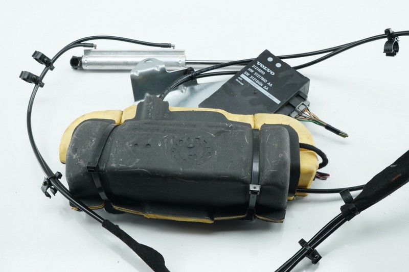 VOLVO XC70 Liftgate Tailgate Trunk Hydraulic Pump Control Module OEM 2008 - 2011