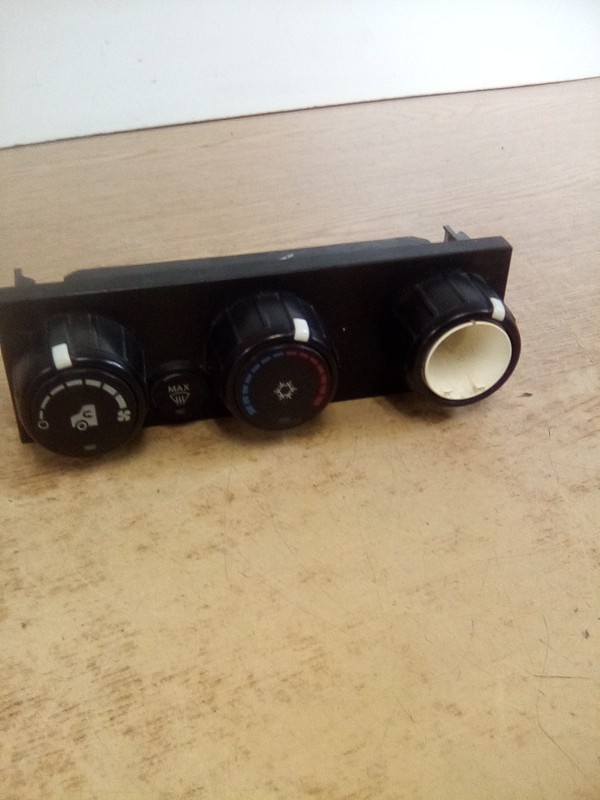 International LT Navistar 4065331C3 Heater/AC Temperature Control "NO CAP COVER"