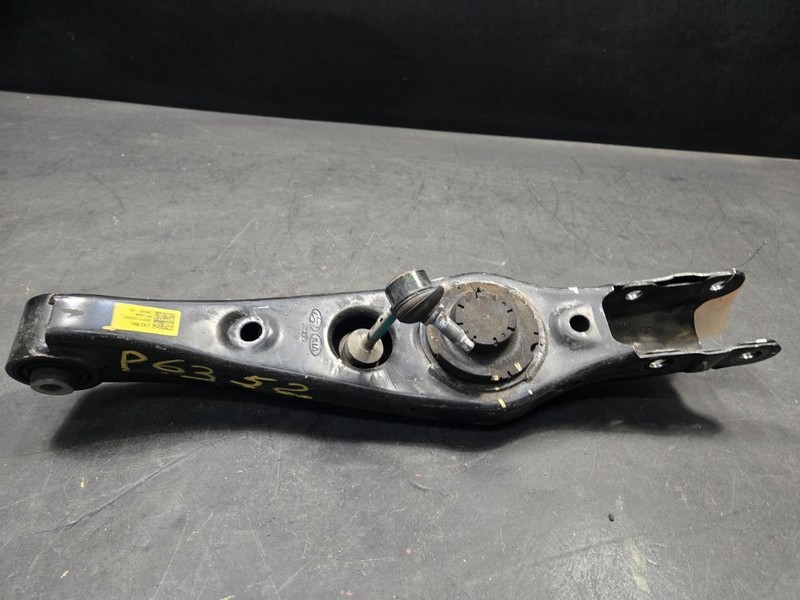 Rear Right Spring Lower Control Arm 2022 Hyundai Palisade 55211-S8050 2020-2025