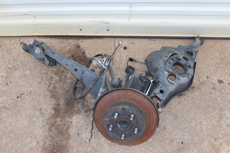 2010-2018 TOYOTA RAV4 FWD REAR RIGHT SPINDLE KNUCKLE HUB W/ CONTROL ARMS OEM