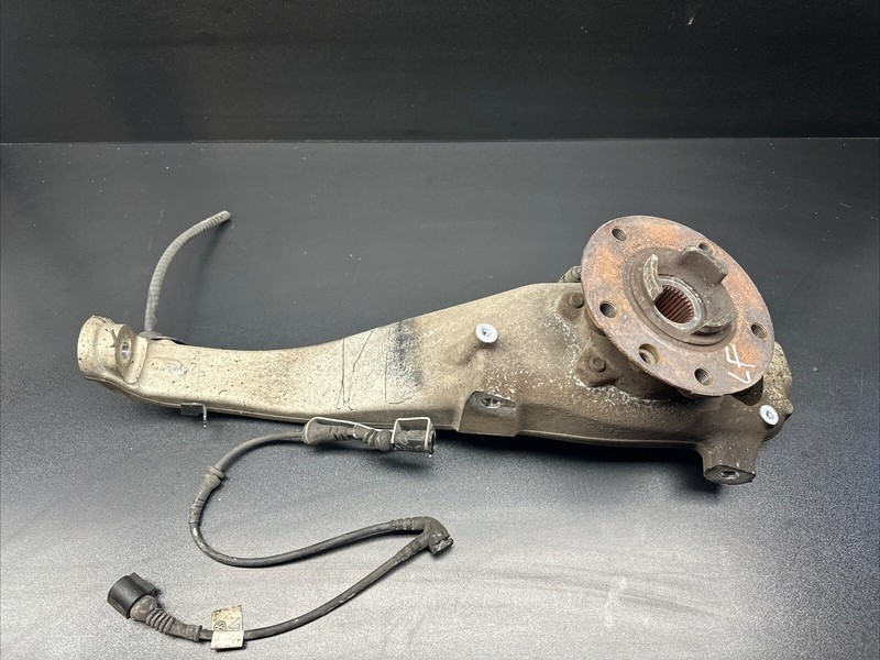 2011-2018 PORSCHE CAYENNE Front LEFT Spindle Knuckle Knee W/ Wheel Bearing OEM